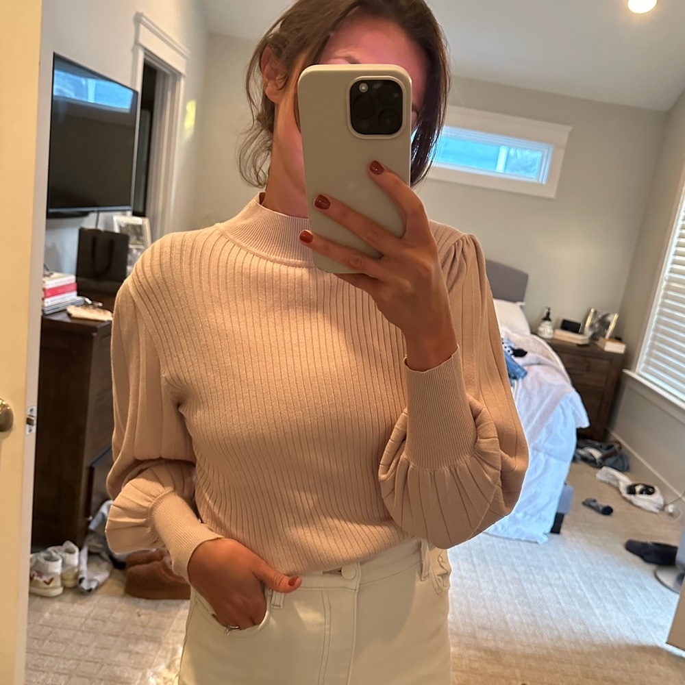 Tahari high neck ballon sleeve shirt